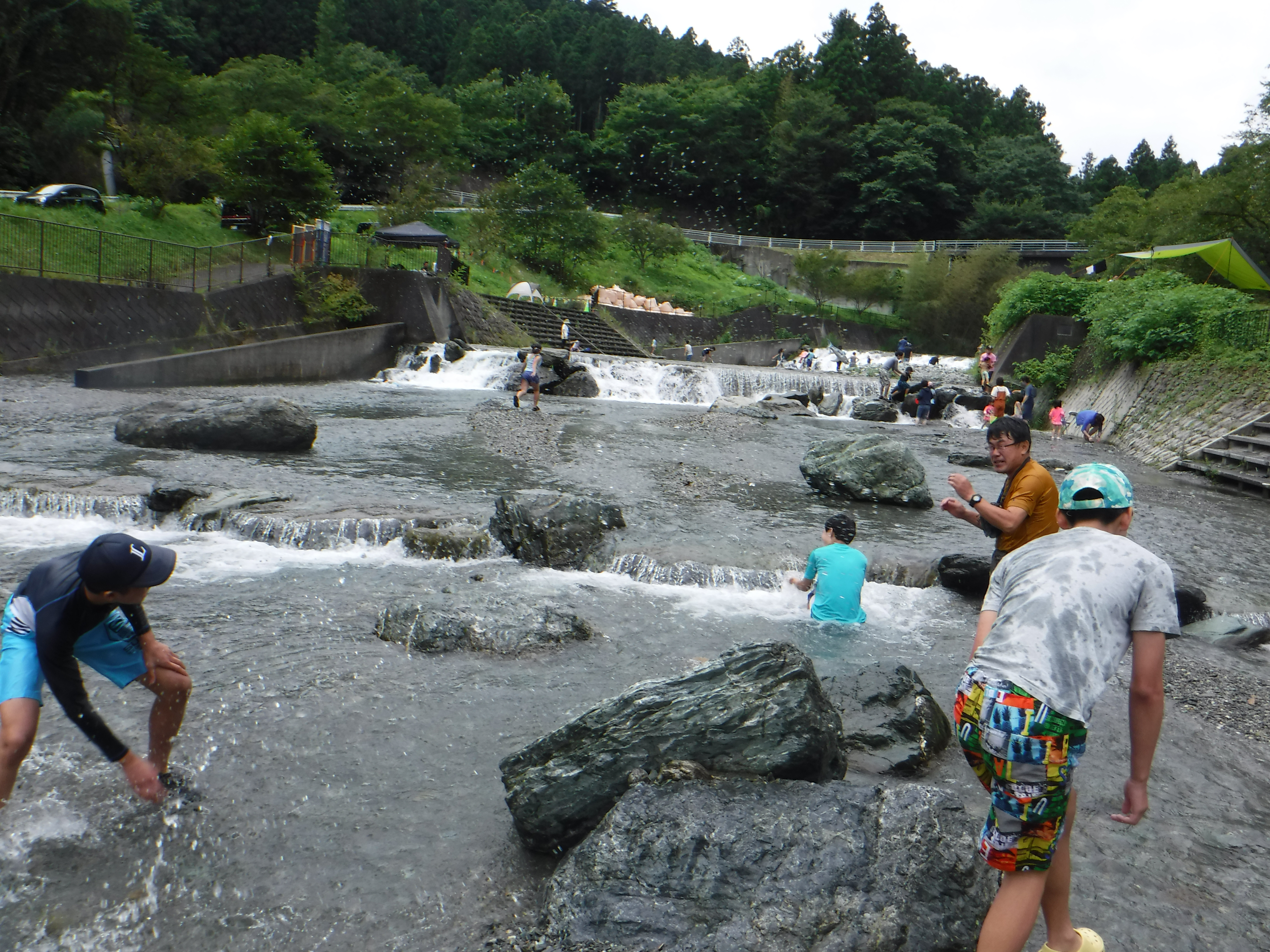 川遊び　今年の夏は、川遊びです。