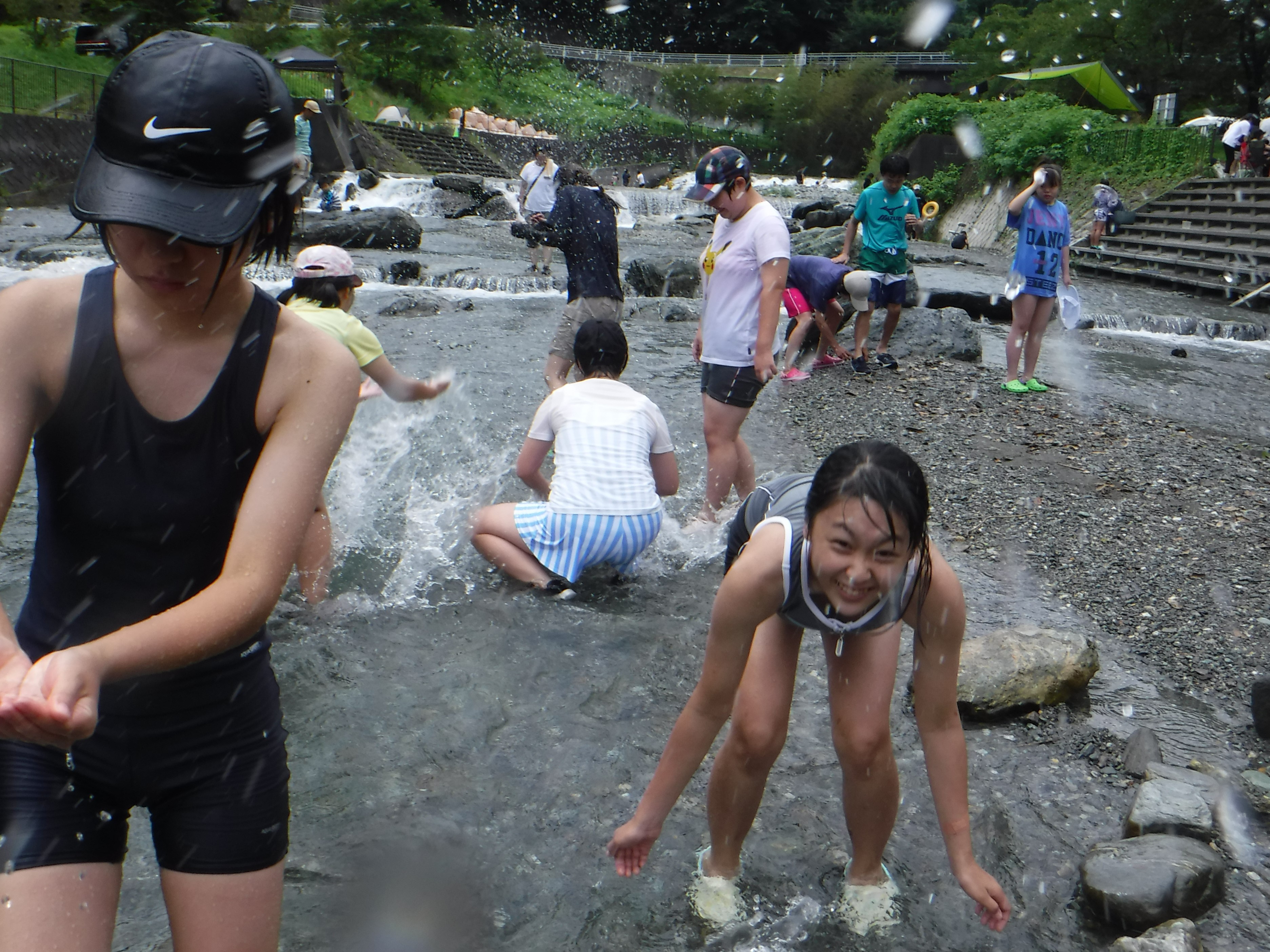 川遊び 最初は冷たい。 埼玉県本庄市の放課後等デイサービスつばさメイト
