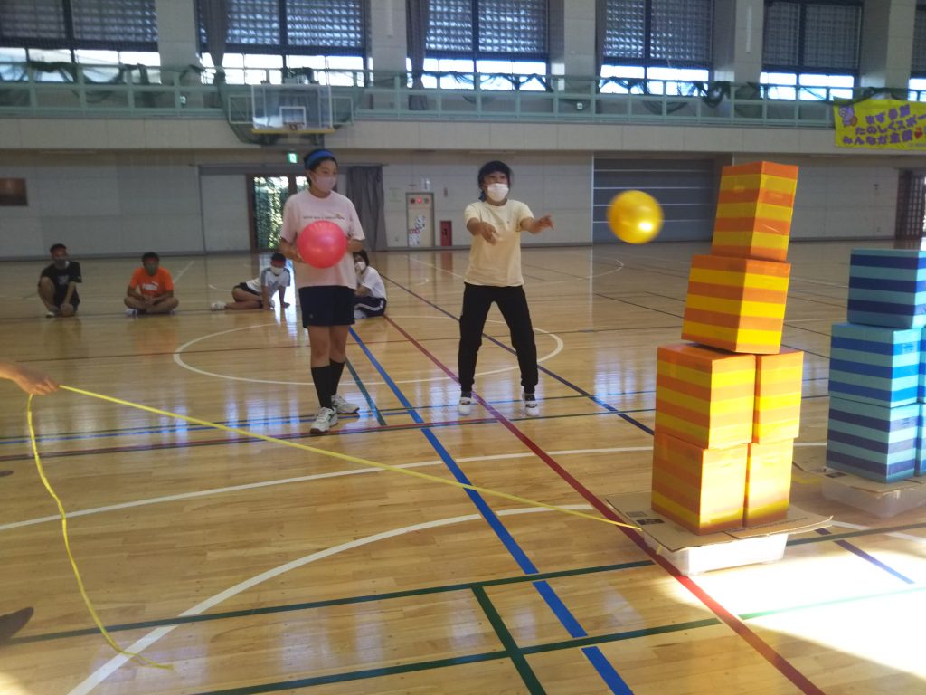 秋の運動会　キッキングスナイパー　手で投げてみました。