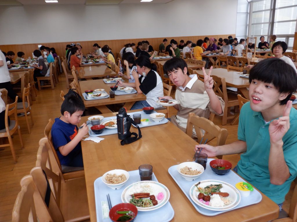 秋合宿　食事　げんきプラザさんの食事は美味しくて、みんな完食です。