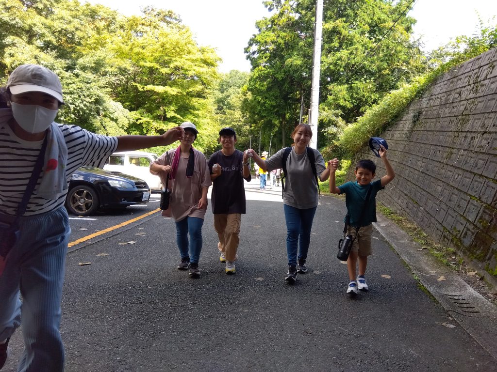 秋合宿　朝のウォーキング　坂道きつかった、最後まで歩けました。