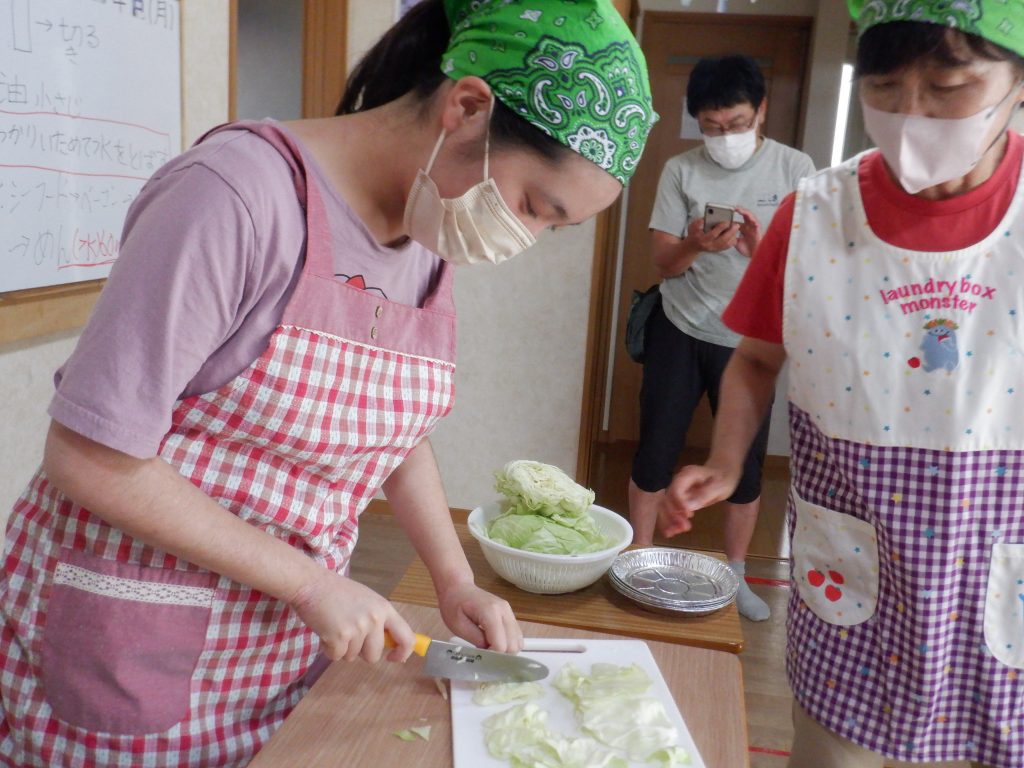 夏休みの思い出　焼きそば作ろう　上手にできるかな？ドキドキ！！