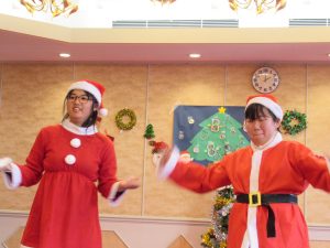 クリスマス会 パフォーマンス 友だちとダンス。
