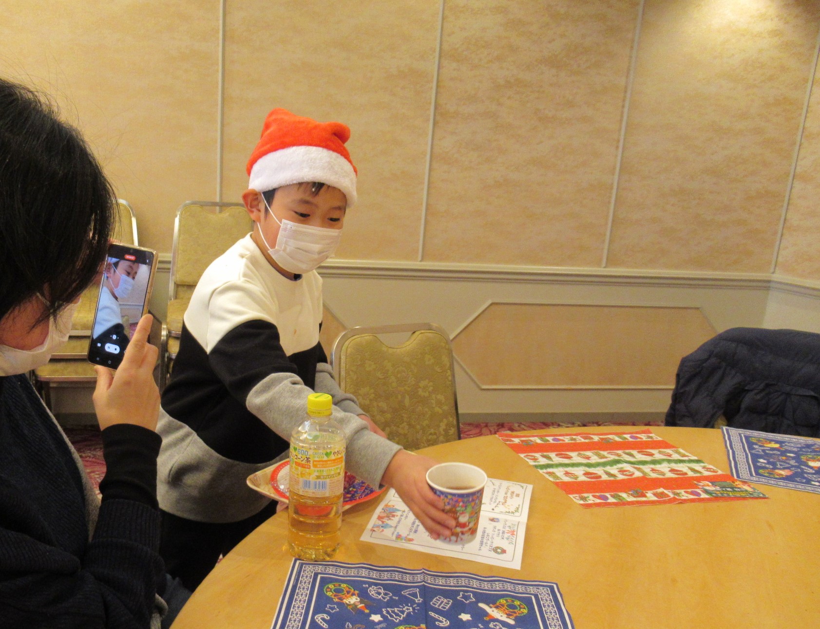 クリスマス会　お父さん、お母さんにおもてなし。