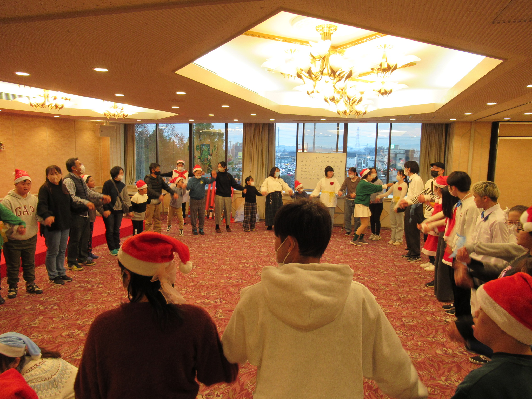 クリスマス会　最後は全員でダンス！！