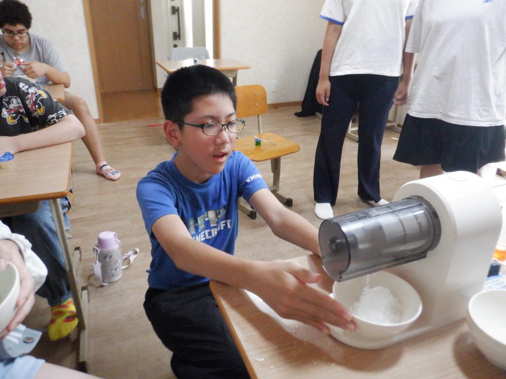 夏休みの思い出　かき氷　お好みのかき氷を作ってみよう。