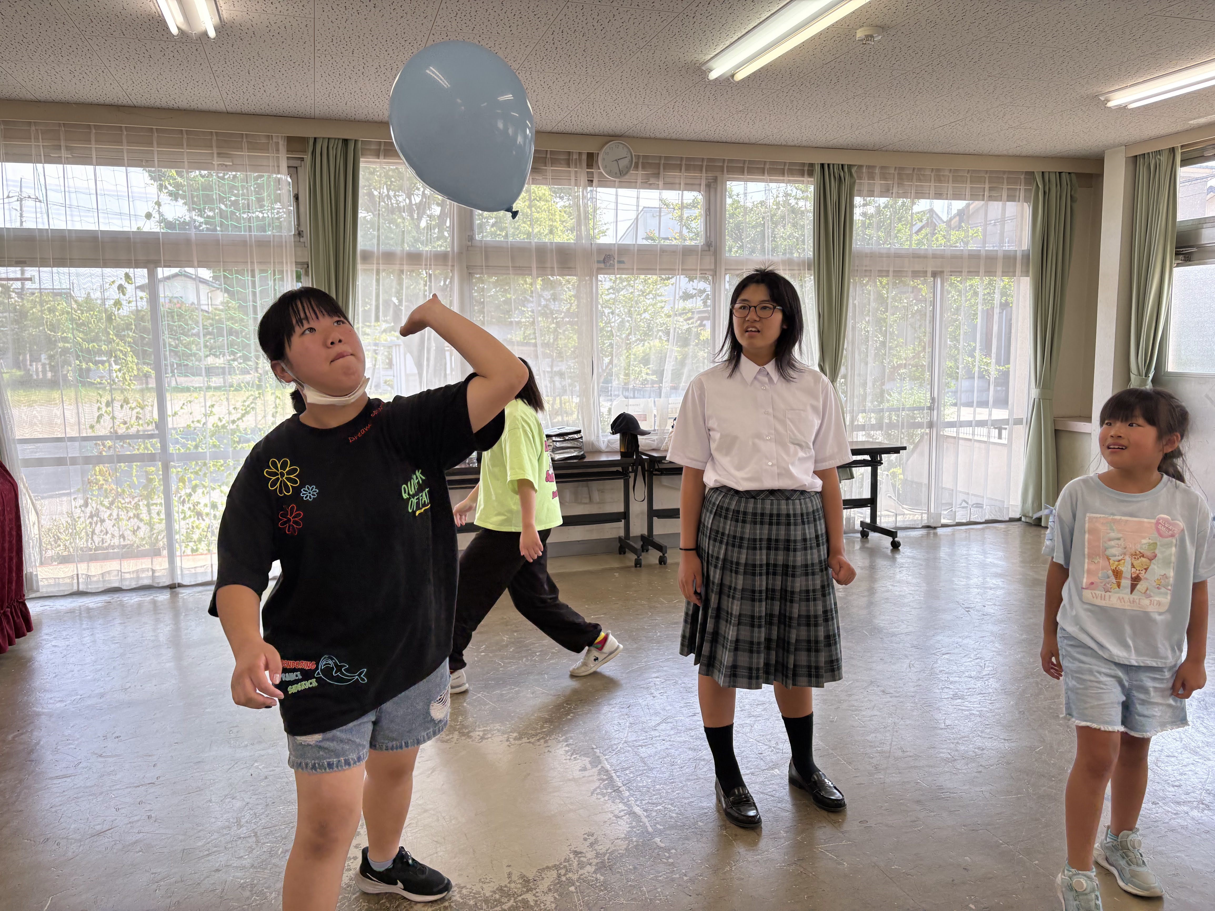 夏休みの思い出　風船バレー　何処でもできる風船バレー、みんな大好き。